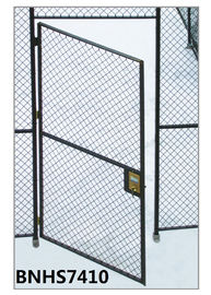 中国 灰色色の金網の仕切りはAntirust単一の蝶番を付けられた保証おりのドアにパネルをはめます 工場